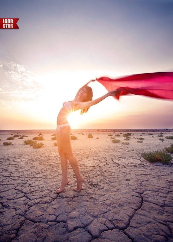 Desert girlphoto preview