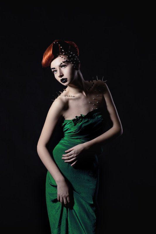 шипы, девушка ФРОphoto preview