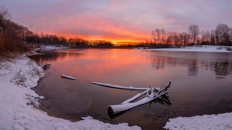 Mirror oh the riverphoto preview
