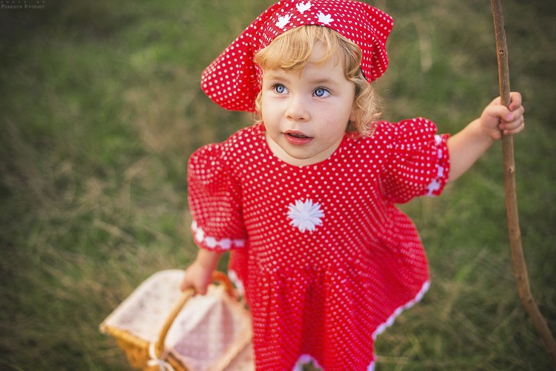 красная шапочка, девочка Красная шапочкаphoto preview