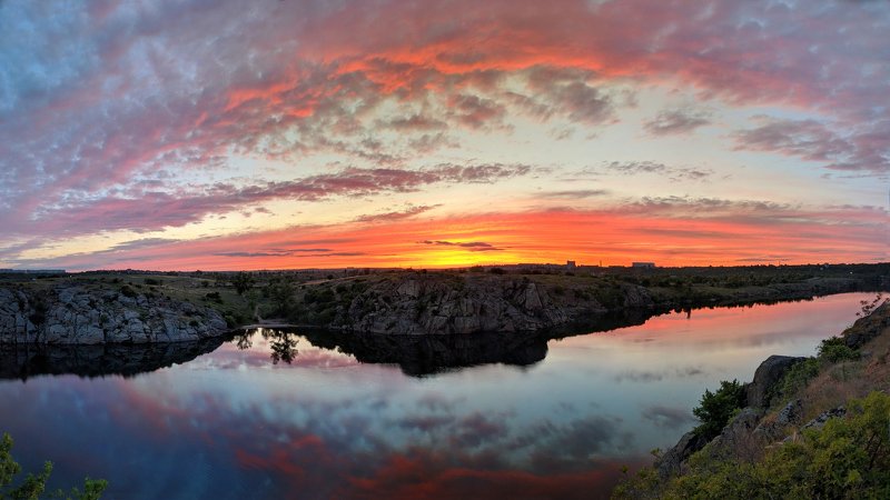 закат,весна,пейзаж,краски,зелень,солнце,небо,река,рекаднепр,landscape,сюжет,природа,nature,sky,sunset,цвет,ковыль,берег,скалы Майские закатыphoto preview
