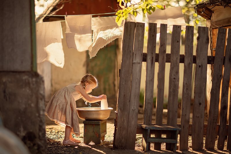 таз стирка белье конторой свет девочка Большая стиркаphoto preview