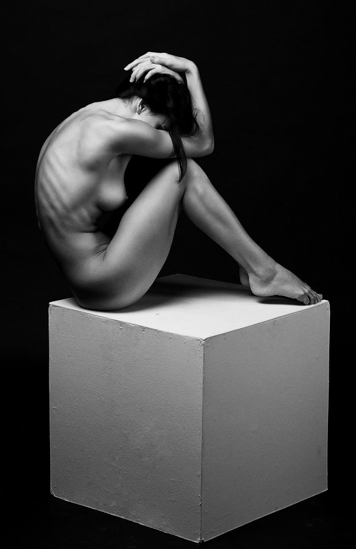 черно-белое, чб фото, портрет, студия, девушка. обнаженная натура, ню, стиль, форма, красота, Простые формыphoto preview