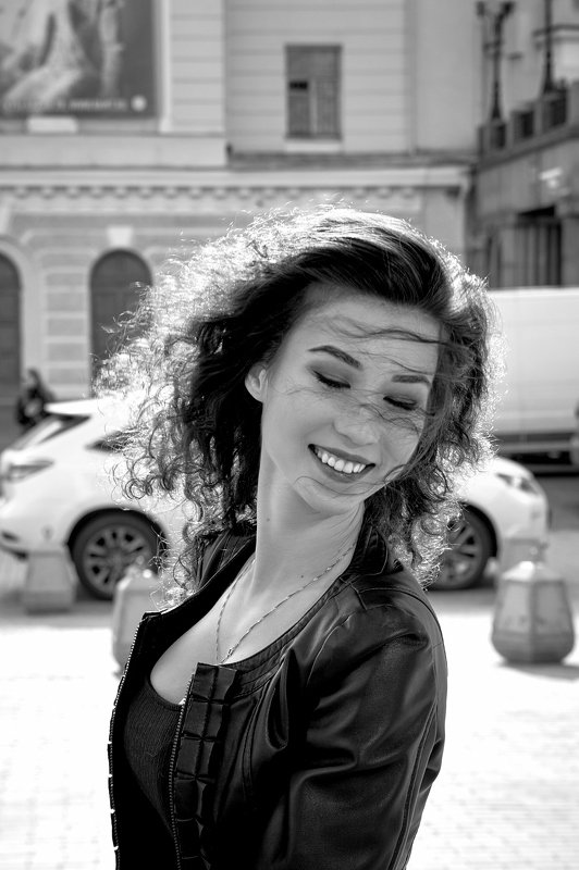 #портрет #portrait #девушка #фотосессия #съёмканаулице #bnw #чб #фотограф #photographer #максимкоротовских #фотографмосква #nikonrussia #nikon #russia #россия #москва #moscow Я смелых фраз от вас не жду.photo preview