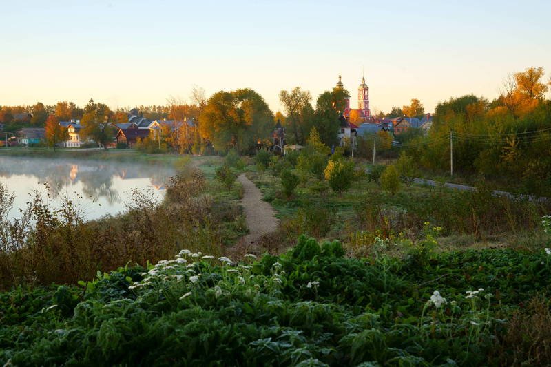 russia, suzdal, landscape, morning, houses, river, autumn, church, fog, architecture, travel, beautiful, sunlight Red sunlight in the morningphoto preview