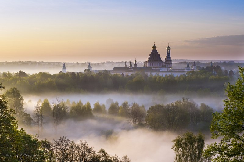 Рассвет на Истройphoto preview