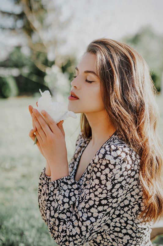 gorczes, poland, polishgirl, model, woman, portrait, Claudia & white tulipphoto preview