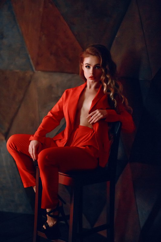 портрет, девушка, красное, фотосессия в крыму, симферополь, фотостудия, стильный портрет, фотопроект девушка в красномphoto preview
