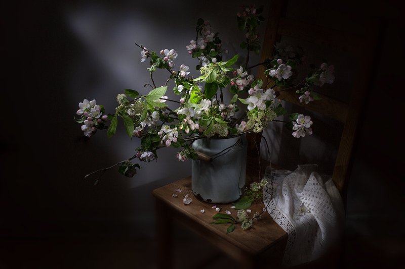 натюрморт, весенние цветы, яблоня цветёт ...photo preview