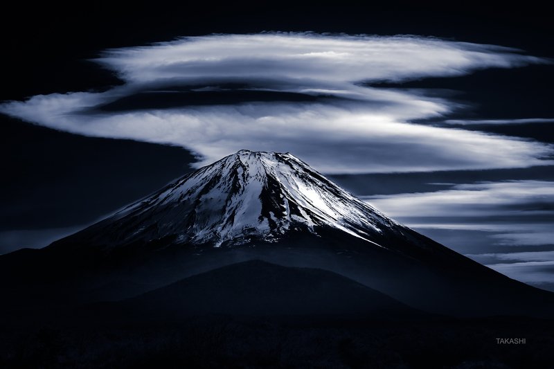 Fuji,Japan,mountain,clouds,peak,summit,top,snow Hanare-Kasa-Gumophoto preview