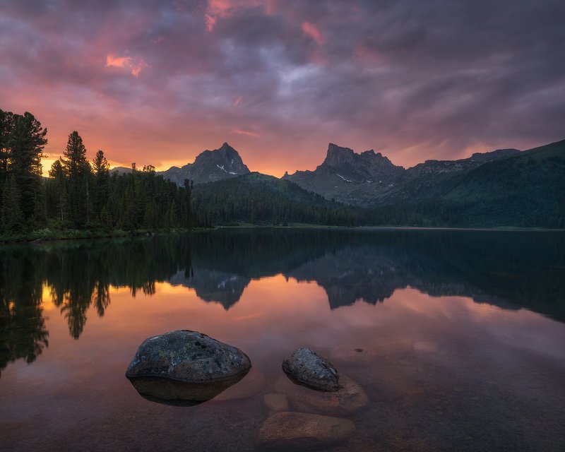 The Crimson Twin Peaksphoto preview