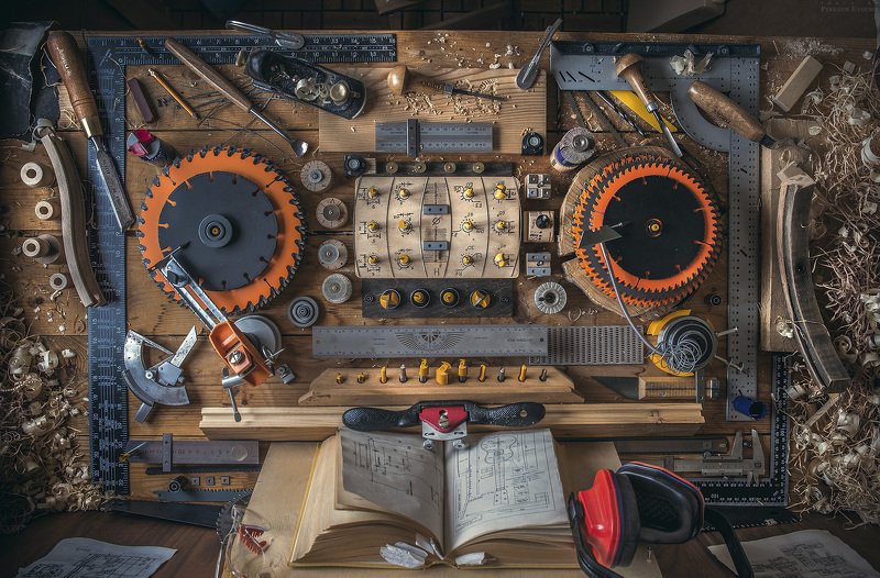 dj, диджей, wood, дерево, пульт, стол, диск, фреза, фрезы, стамеска, резец, мастерская, мастер, музыка, карандаш, штангенциркуль, угольник, линейка, книга, опилки, струбцина, тумблер, наушники, очки, диджейский пульт, нож, ножи, лезвие, стружка, столярка, DJ Wood. Пультphoto preview