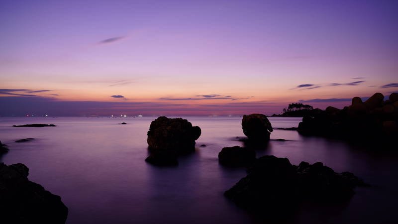 south korea, gyeongsangnamdo, ulsan, dawn,winter,sea,seascape,light,horizontal,sihlouette,clouds, rocks, Calm dawn seaphoto preview
