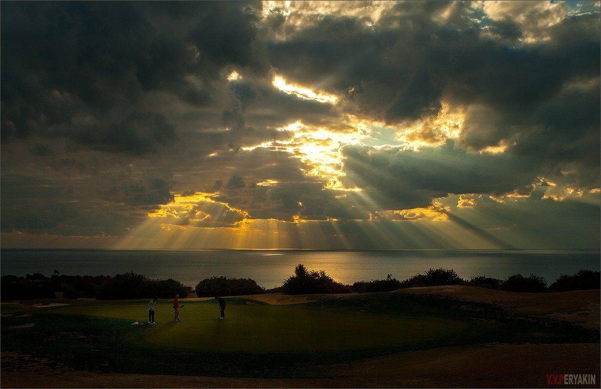 Гольф на закате. Автор: Виктор Перякин , Виктор Перякин