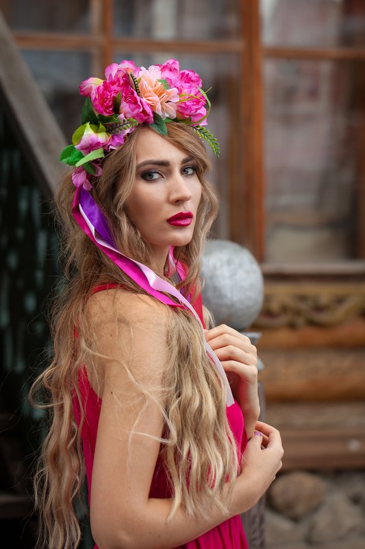 портрет, девушка, модель Девушка с венкомphoto preview