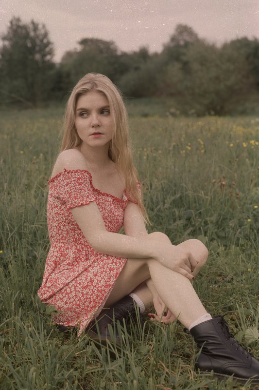 portrait,girl,beautiful,summer,fashion,screatives,hine,девушка,портрет,лето,июнь,june,color,field,beautifulgirl,fashionillustration,fashiongirl,summerlove,summer2020,лето2020,цвета,пленка,35mm,filmcolor summer day in the villagephoto preview