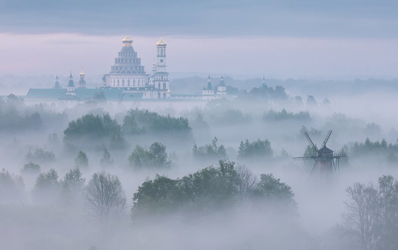Рассвет у стен монастыряphoto preview