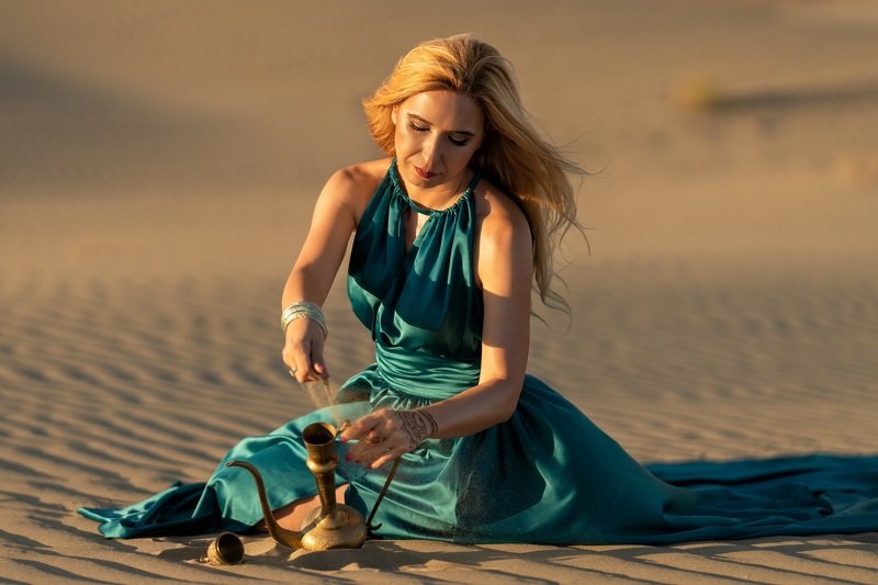 Девушка песок творческая фотосессия  Пескиphoto preview