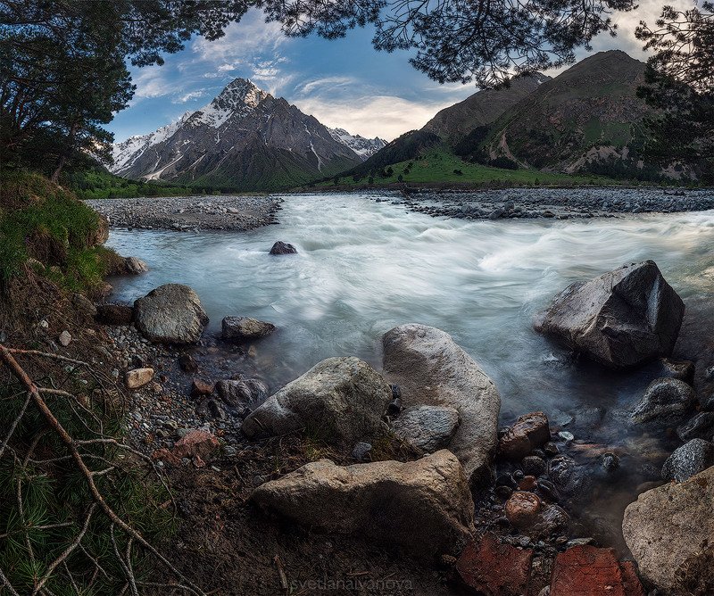 У подножья горы Тихтенгенphoto preview