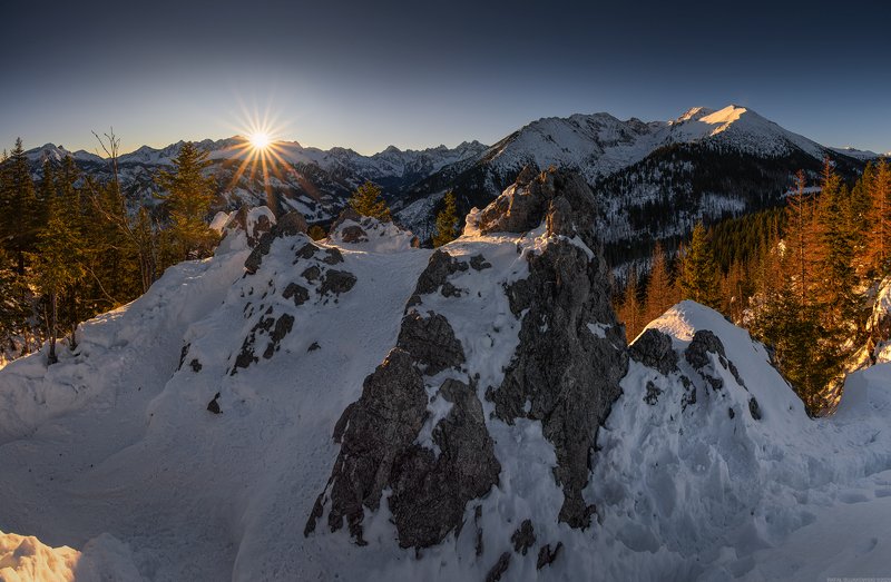 #landscape #panoramic #photo #nikon #poland #adventure #sunrise #mountains #cold #winter First rays of the sunphoto preview