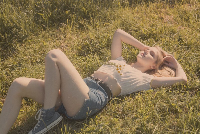 portrait,girl,beautiful,summer,fashion,screatives,hine,девушка,портрет,лето,август,august,color,field,beautifulgirl,fashionillustration,fashiongirl,summerlove,summer2018,лето2018,цвета,конецлета. Junephoto preview