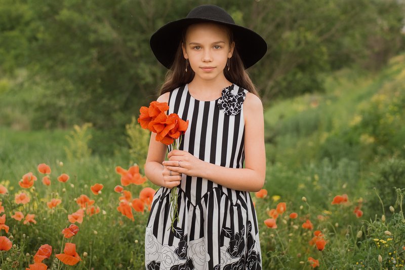 девочка, фешн, гламур, маки, шляпа Лизаphoto preview