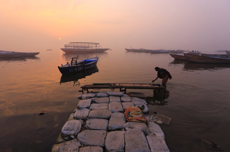 варанаси, индия, ганг, река Утро в Варанасиphoto preview