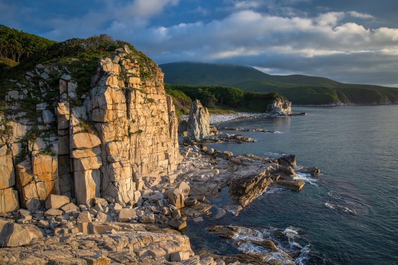 Приморье, Приморский край, побережье, Японское море Берег каменных замковphoto preview
