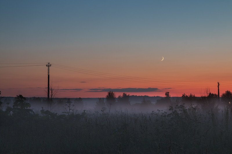 Туманный заход луныphoto preview