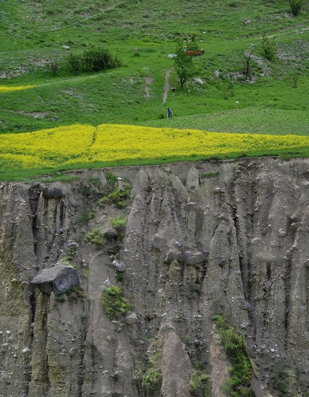 Кабардино-Балкария, Черекское ущелье, Верхняя Балкария, Северный Кавказ Огород на краю землиphoto preview
