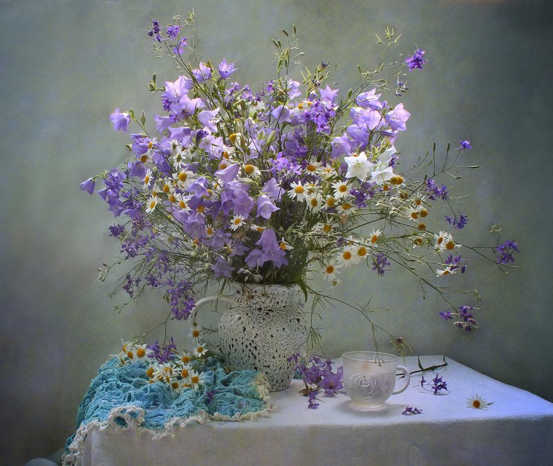 натюрморт, лето, цветы, полевые, ромашки, колокольчики Уходит июнь...photo preview