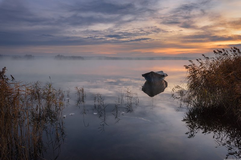 #landscape #panoramic #photo #nikon #poland #adventure #sunrise #lake #sky #clauds #fog #boat #light November sunrisephoto preview
