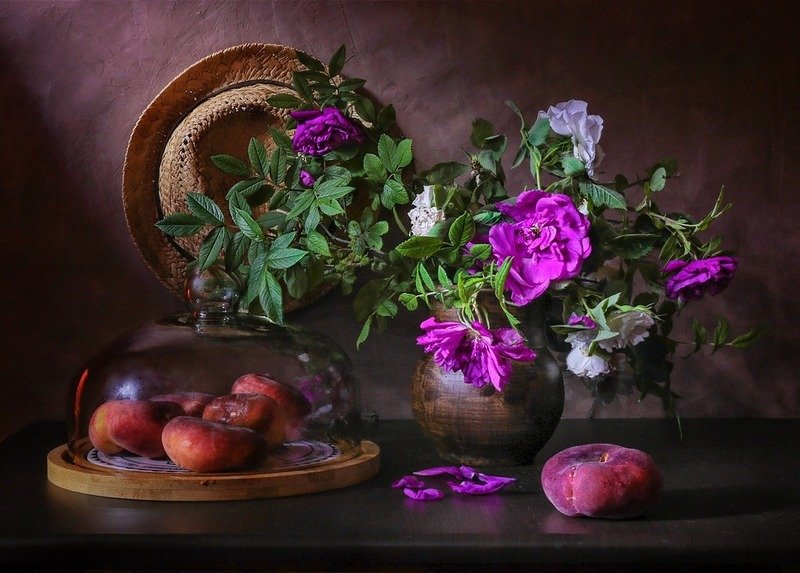 натюрморт,лето,персики.шиповник \