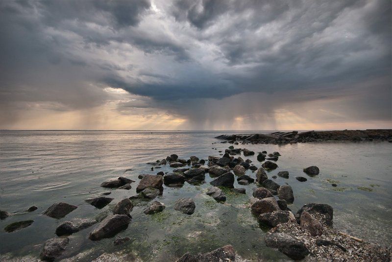 кажется, дождь начинается ...photo preview