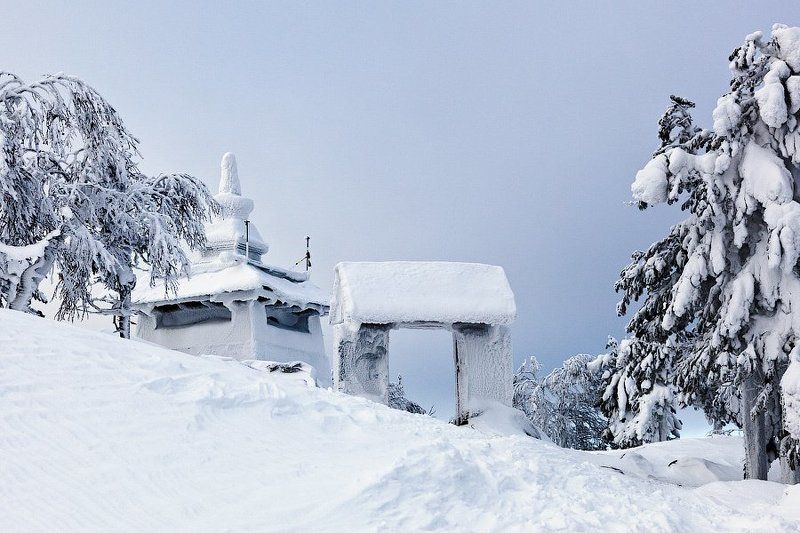 Ворота монастыря и Ступа Пробужденияphoto preview