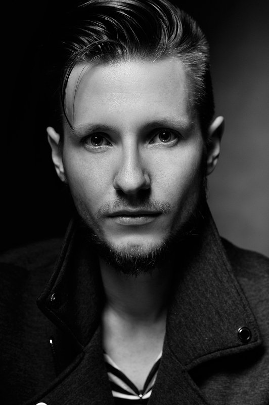 мужской портрет,студия the photographer on the other side of the cameraphoto preview