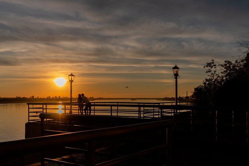 закат, люди Разговорphoto preview