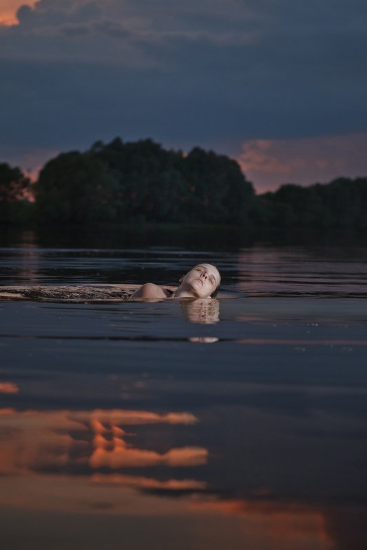 Poise, doubly so after a spike relivephoto preview