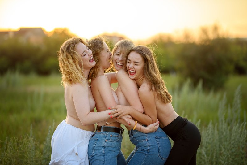 Youth friendshipphoto preview