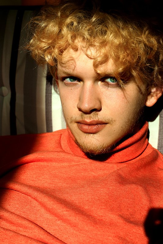 портрет, чб, парень, цвет, оранжевы, тень, свет photo preview