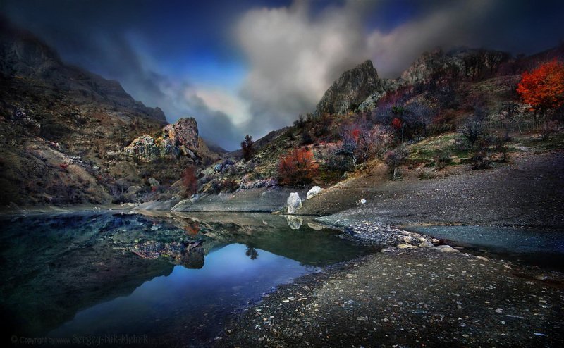 алушта, горы, демерджи, крым, скалы, чатыр-даг, панагия, зеленогорье, долинапривидений Изумрудное озерцо под склонами живописных горphoto preview