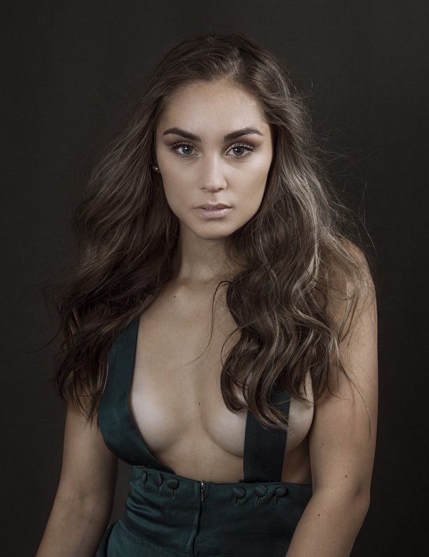 портрет , взгляд , цвет ,волосы , красивые губы ,нежность ,девочка photo preview