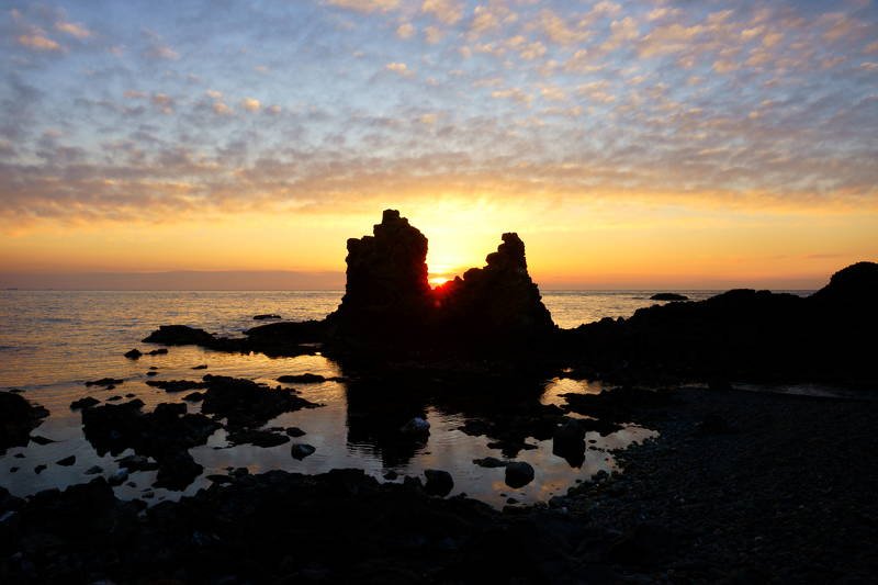 south korea, gyeongsangbukdo,sunrise,sea,seascape,horizontal,sunlight,clouds,rocky, island, silhouette, morning Beautiful skyphoto preview
