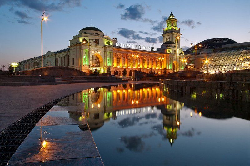 москва, киевский вокзал, площадь европы Отражения Москвы...photo preview