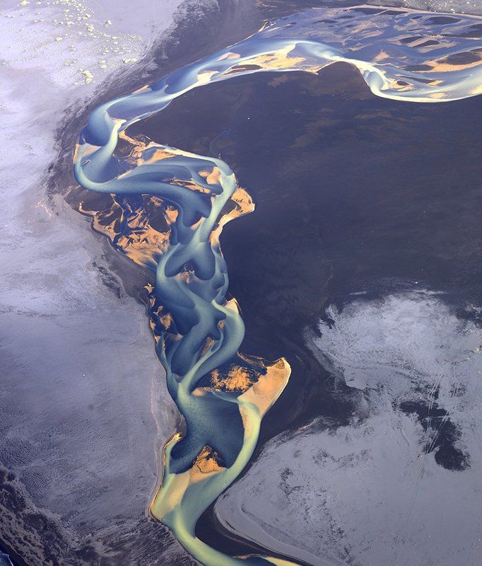 исландия Про небольшую цветную речку на южном побережье Исландииphoto preview