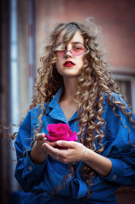 #девушка #город #красота #нежность #цветок Женя в самом центре душного Городского Летаphoto preview