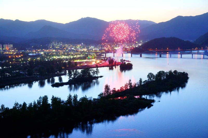 south korea, gyeonggido, jazz festival, jarasum, fireworks, cityscape, night, fire, river, island, railway bridge, night view, summer Fireworks in Janasum Islandphoto preview