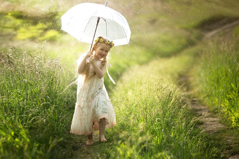детский фотограф, семейный фотограф, обучение фотографии, обучение ретуши, сказочные фотографии, фото дети, дети, семьи, Валерия Мороз Под дождем photo preview