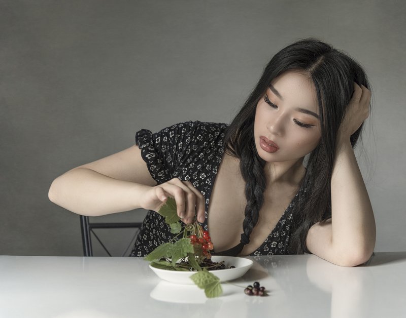 fine art , постановочная фотография ,жанровый портрет, губы , portrait photo preview