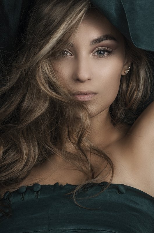 fine art , постановочная фотография ,жанровый портрет, губы , portrait photo preview